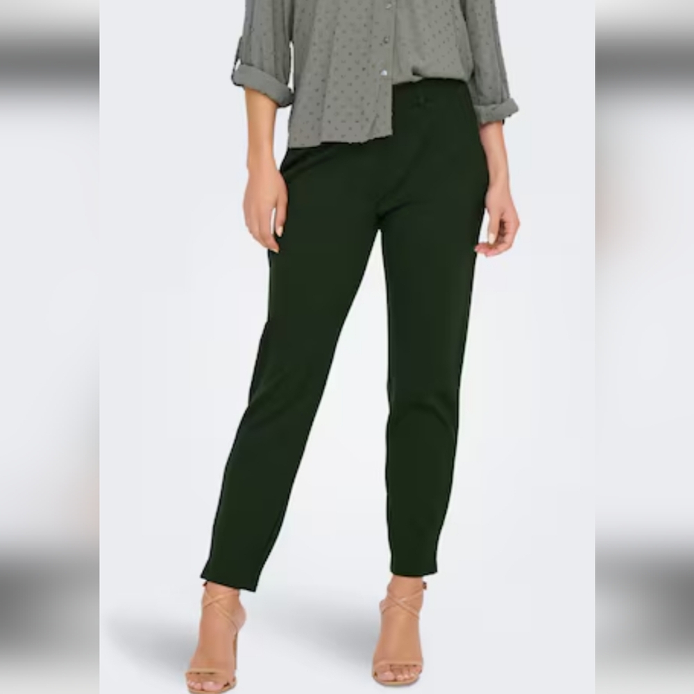 Margaret M Forest Green Cropped Tapered Pants